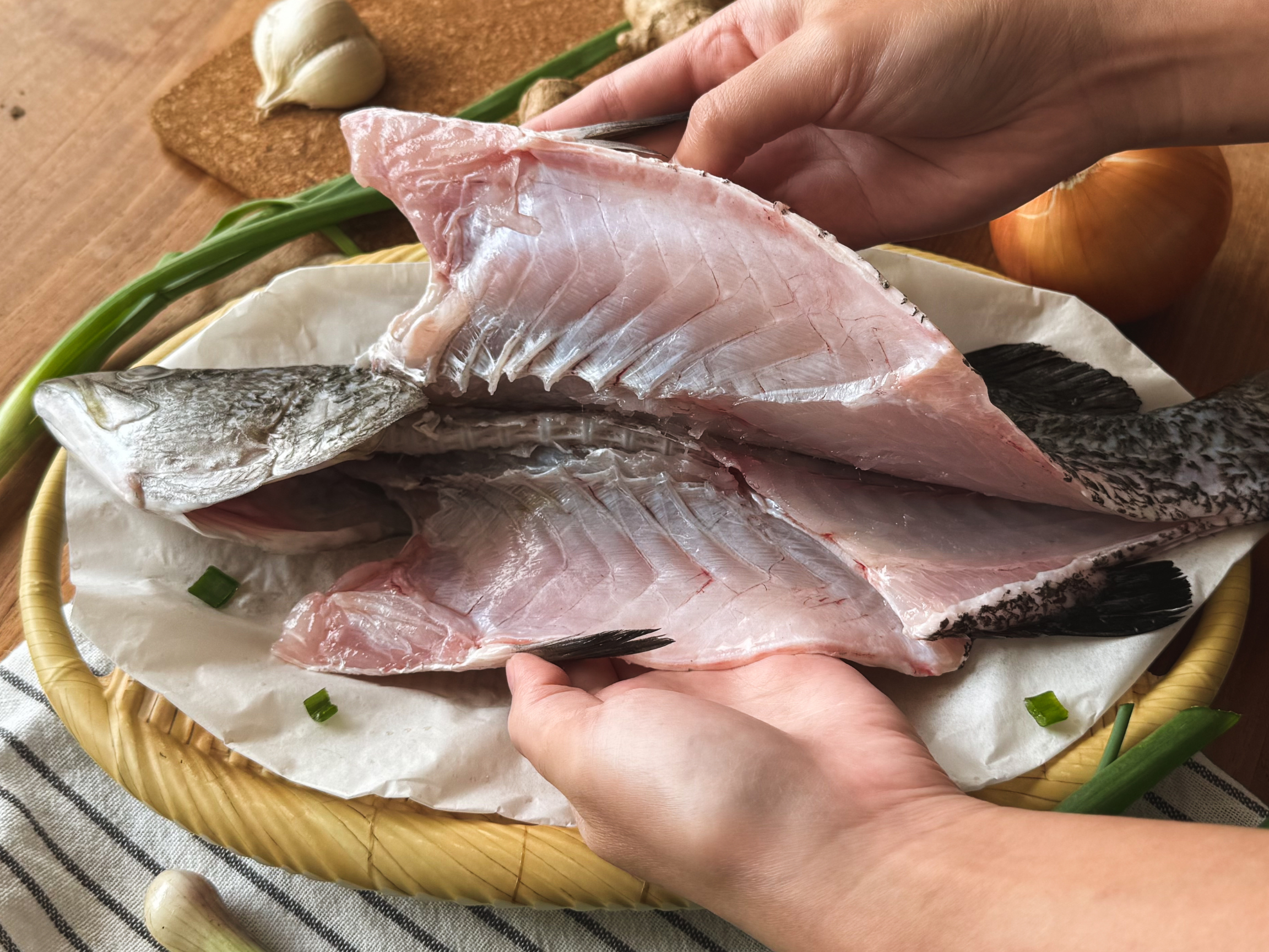 Fresh Local Whole Seabass (Cleaned, Gutted and Butterflied!) 本地金目鲈